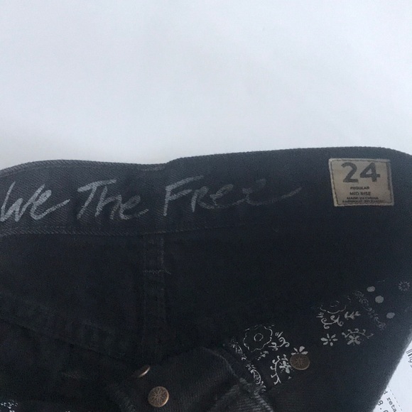 Free people true black jean shorts 24 - Picture 6 of 6